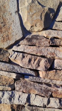 Taş dokusu. Dikey 16x9. Doğal taşın fotoğrafı. Doğal taş.