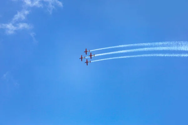Avions Modernes Volant Dans Ciel Bleu — Photo