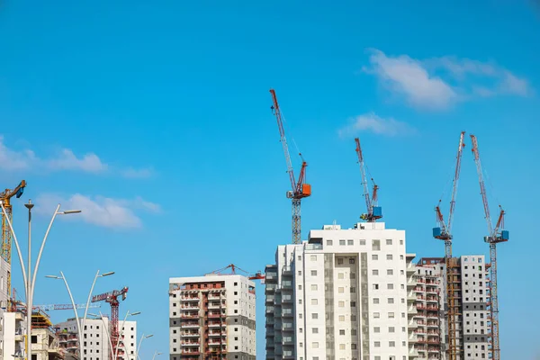 stock image View of unfinished buildings and industrial cranes