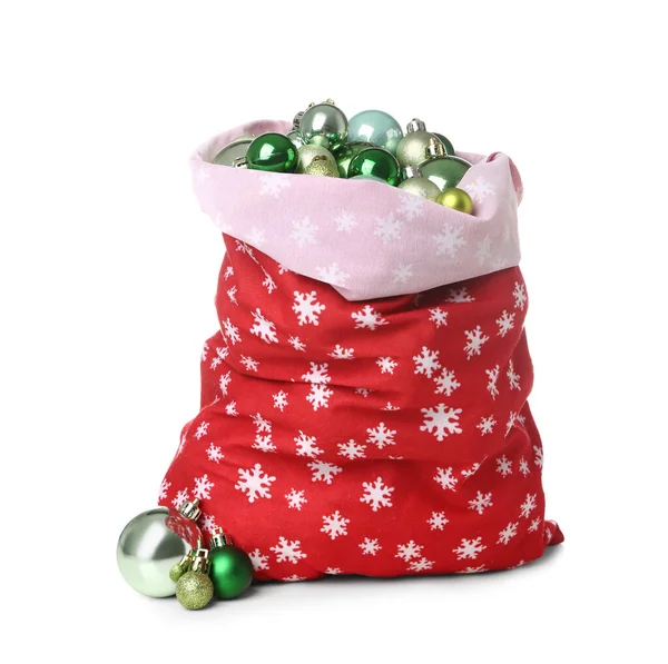 白い背景に隔離された美しいクリスマスの装飾でいっぱいのサンタクロースバッグ — ストック写真