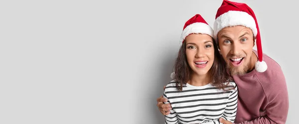 Funny Portrait Happy Young Couple Santa Hats Light Background Space — Stock Photo, Image
