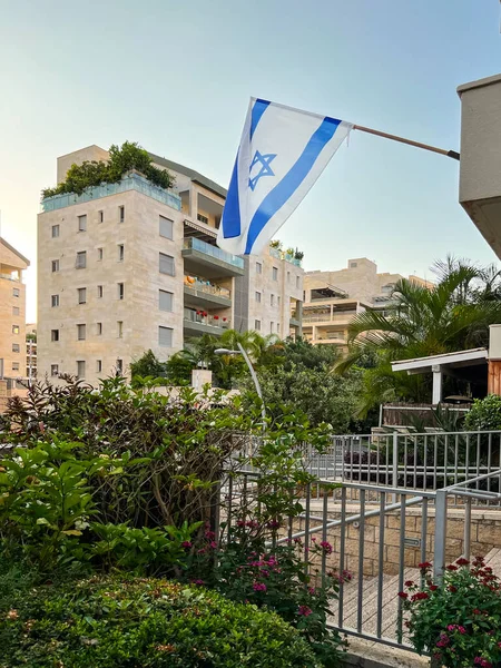 Флаг Израиля Размахивающий Улице — стоковое фото