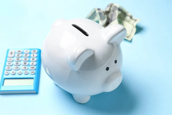 Piggy Τράπεζα Στο Φόντο Χρώμα Έννοια Εξοικονόμησης Χρημάτων Κοντινό Πλάνο — Φωτογραφία Αρχείου
