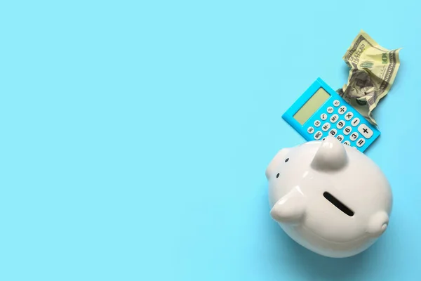 Piggy Bank Crumpled Money Calculator Color Background Money Saving Concept — Stock Photo, Image