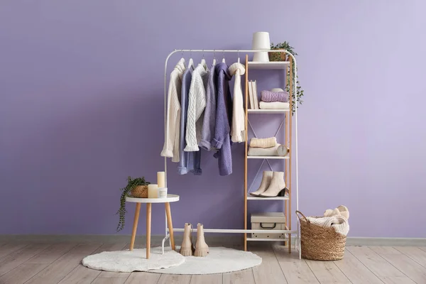 Rack Knitted Sweaters Shelving Unit Color Wall Room — Stock Photo, Image