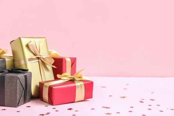 Cadeaudoosjes Roze Achtergrond Zwarte Vrijdag Verkoop — Stockfoto