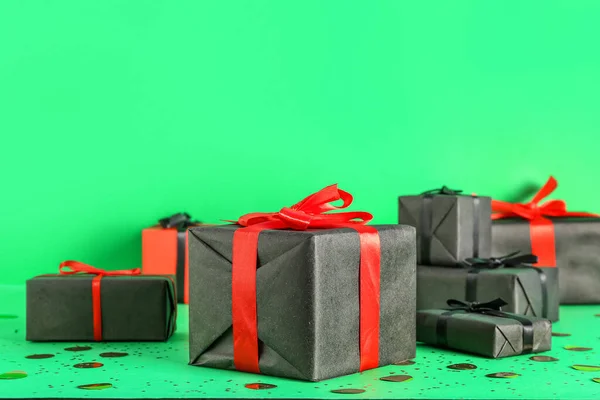 Gift Boxes Green Background Black Friday Sale — Stock Photo, Image