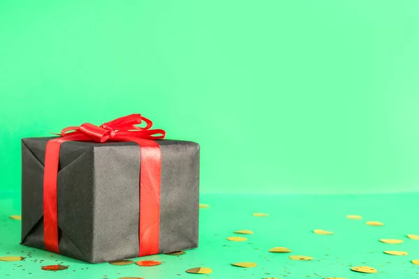 Gift Box Confetti Green Background Black Friday Sale — Stock Photo, Image