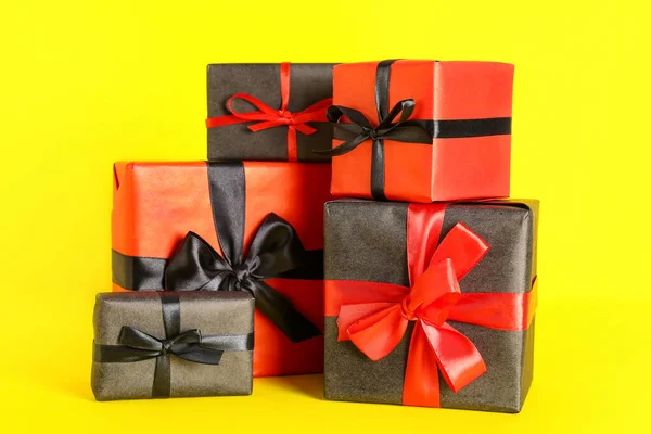 Beautiful Gift Boxes Yellow Background Black Friday Sale — Stock Photo, Image