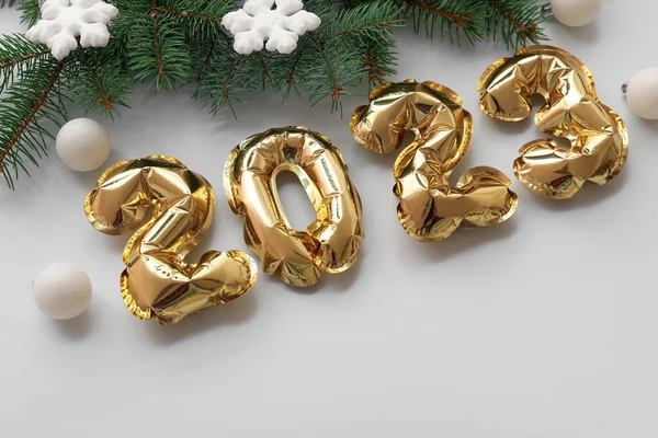 Figura 2023 Feita Balões Ramos Abeto Decoração Natal Fundo Cinza — Fotografia de Stock