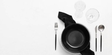 Beyaz arkaplan üzerindeki zarif tablo ayarlarını metin için boşluk ile biçimlendir