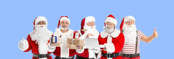 Many Santa Clauses Light Blue Background — Stock Photo, Image