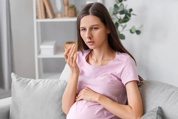 Young Pregnant Woman Nosebleed Home — Stock Photo, Image