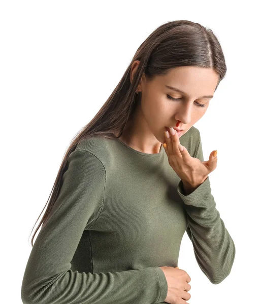 Mujer Embarazada Joven Con Hemorragia Nasal Sobre Fondo Blanco — Foto de Stock
