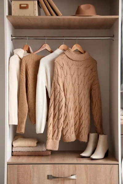 Warm Knitted Sweaters Hanging Wardrobe — Stock Photo, Image