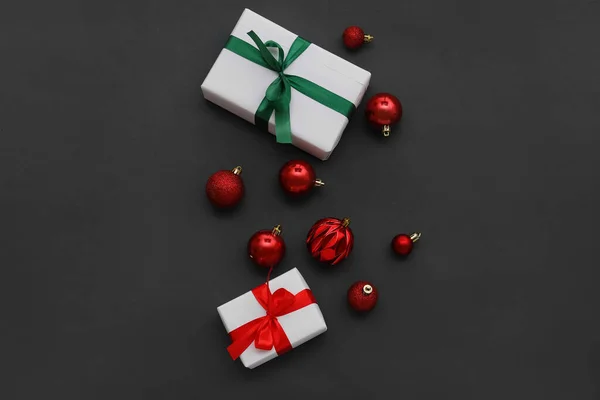 Presentes Natal Com Belas Decorações Fundo Escuro — Fotografia de Stock