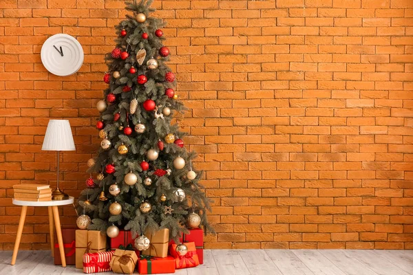 Table Books Lamp Christmas Tree Presents Brick Wall — Stock Photo, Image
