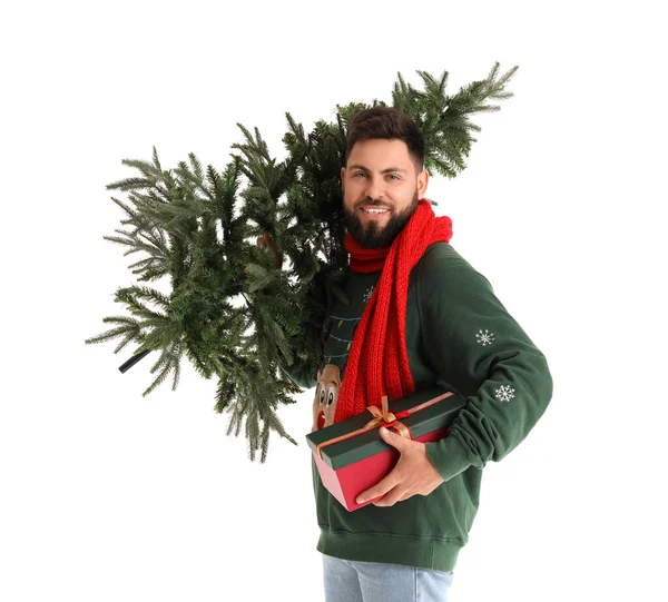 英俊的男人 有圣诞树和白色背景的礼物 — 图库照片