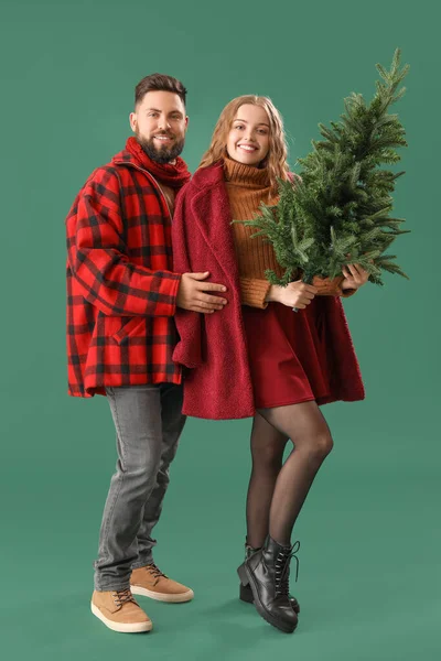 Young Couple Christmas Tree Green Background — Stock Photo, Image