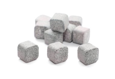 Beyaz arkaplanda çözünebilir tabletler yığını