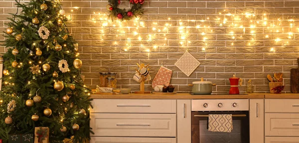 Cozinha Acolhedora Decorada Para Celebração Natal — Fotografia de Stock