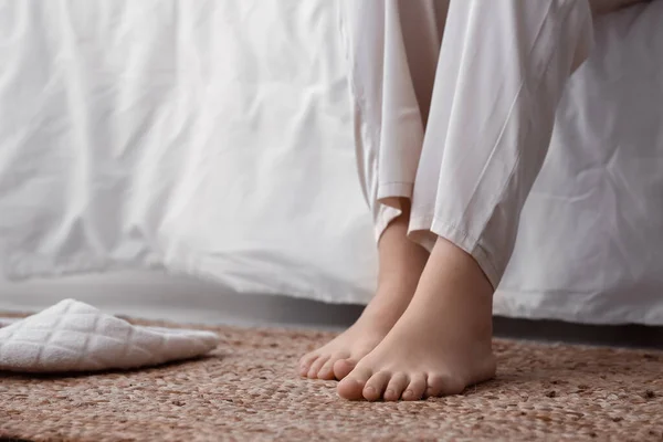 Barefoot Legs Woman Sitting Bed Home Closeup — Stock Photo, Image