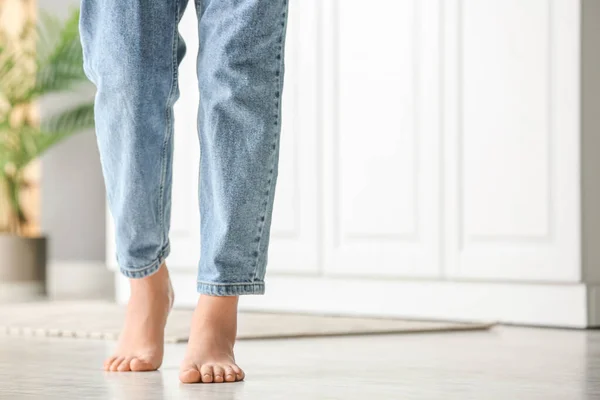 Barefoot Legs Woman Walking Floor Home — Stock Photo, Image
