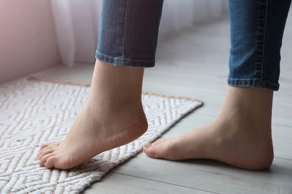 Female Bare Feet Rug Closeup — Stock Photo, Image