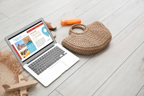 Laptop Open Page Travel Blog Wooden Airplane Beach Accessories Light — Stock Photo, Image