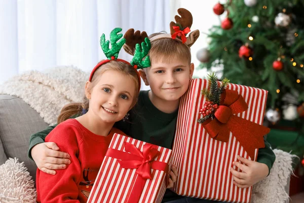 Happy Little Children Reindeer Horns Christmas Presents Home — Stock Photo, Image