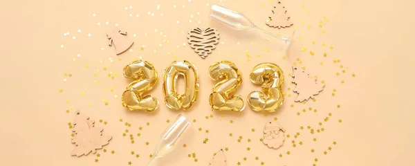 Figure 2023 Made Balloons Glasses Christmas Decor Beige Background New — Stock Photo, Image