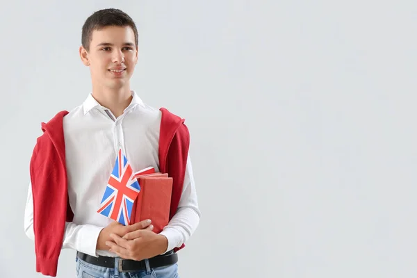 Menino Adolescente Com Bandeira Reino Unido Livros Sobre Fundo Claro — Fotografia de Stock