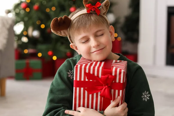 Joyeux Petits Enfants Cornes Renne Avec Cadeau Noël Maison — Photo