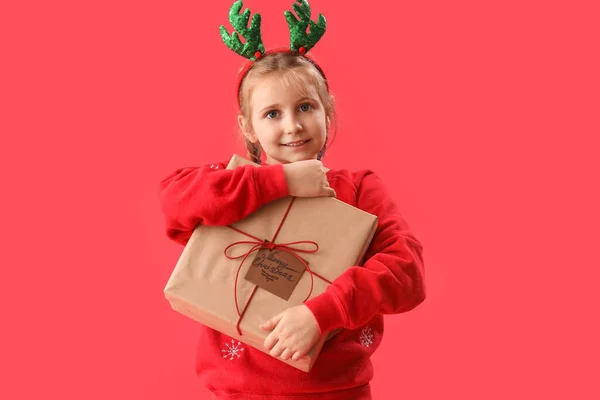Joyeux Petite Fille Cornes Rennes Avec Cadeau Noël Sur Fond — Photo