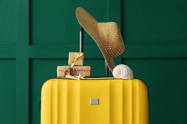 Suitcase Christmas Gifts Hat Seashells Green Wall — Stock Photo, Image