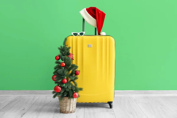 Suitcase Santa Hat Sunglasses Christmas Tree Green Wall — Stock Photo, Image