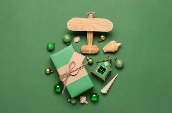 Wooden Airplane Seashells Christmas Decor Gift Green Background — Stock Photo, Image