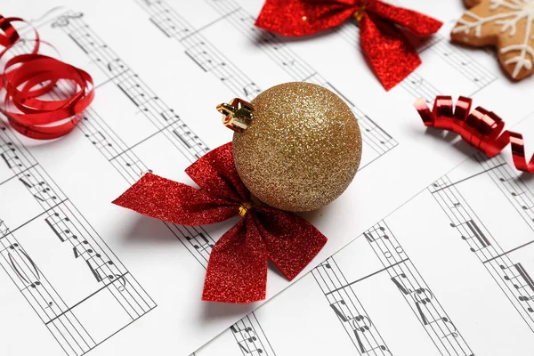Christmas Ball Bow Note Sheets Closeup — Stock Photo, Image