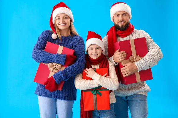 Padres Felices Con Hijo Pequeño Sombreros Papá Noel Regalos Navidad — Foto de Stock