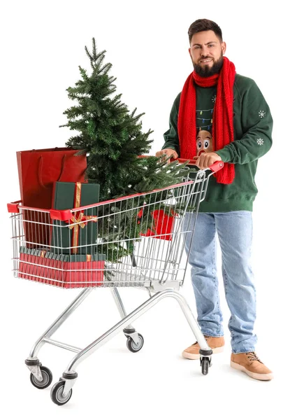 Schöner Mann Mit Einkaufswagen Weihnachtsbaum Und Geschenken Auf Weißem Hintergrund — Stockfoto