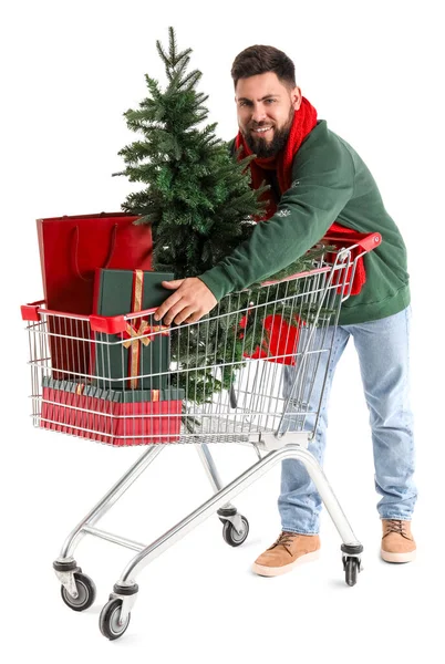 Knappe Man Met Winkelwagentje Kerstboom Cadeautjes Witte Achtergrond — Stockfoto