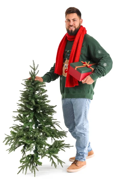 Jóképű Ember Karácsonyfa Ajándék Fehér Háttér — Stock Fotó