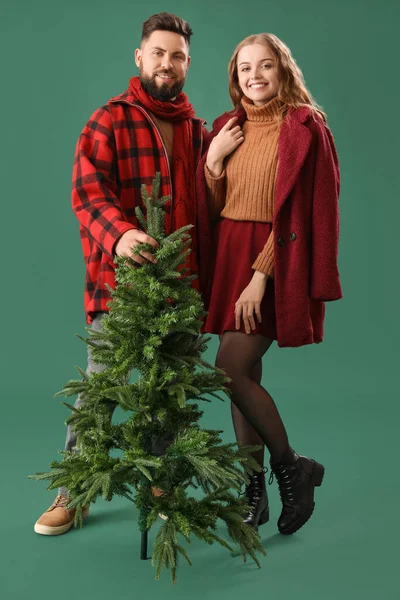 Young Couple Christmas Tree Green Background — Stock Photo, Image