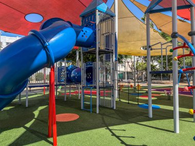 Çocuk bahçesindeki çocuk kompleksinin görüntüsü