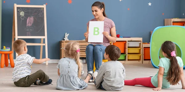 Kleine Kinder Lernen Kindergarten Buchstaben — Stockfoto