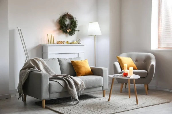 Stylish Interior Modern Living Room Christmas Wreath — Stock Photo, Image