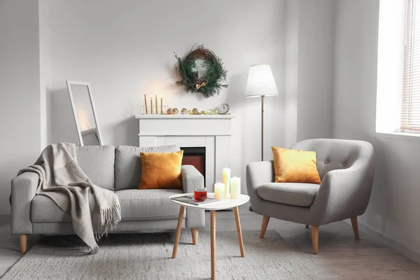 Stylish Interior Modern Living Room Christmas Wreath — Stock Photo, Image