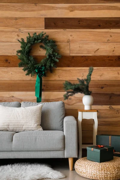 Elegante Interior Sala Estar Moderna Con Corona Navidad Regalos — Foto de Stock