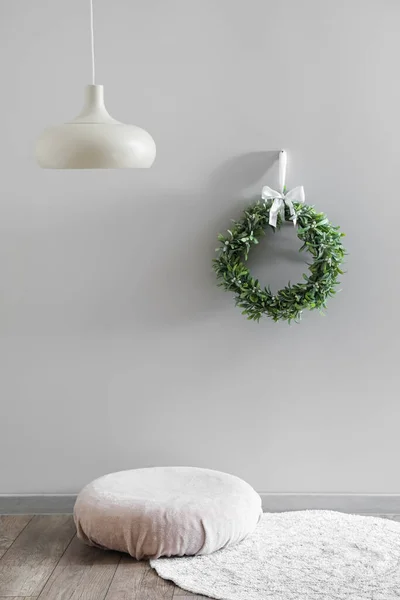 Christmas Mistletoe Wreath Hanging Light Wall Room — Stock Photo, Image