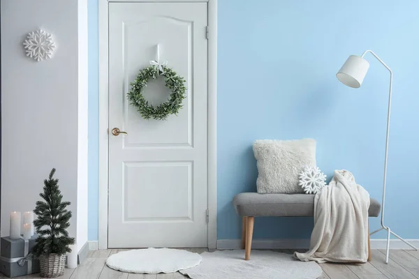 Stylish Christmas Mistletoe Wreath Hanging Door Room — Stock Photo, Image
